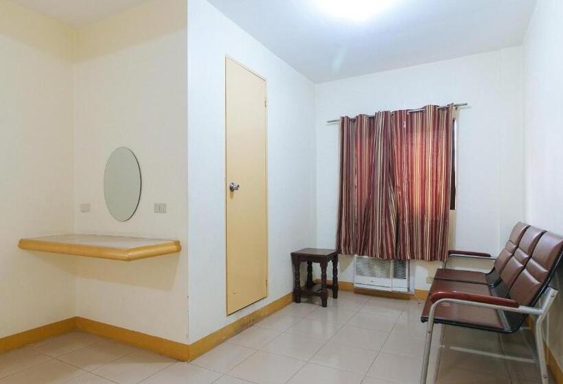 חדר משפחתי, Golden Success Hotel Ii By Reddoorz