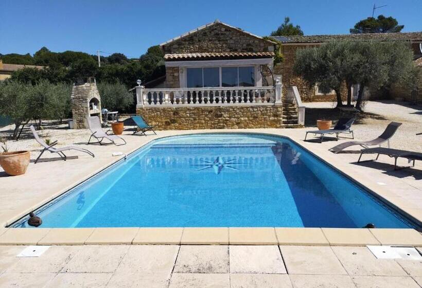 غرفة قياسية, Mas Mistral