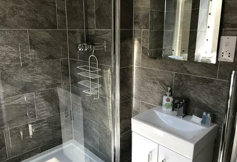 اتاق سوپریور, Alba House