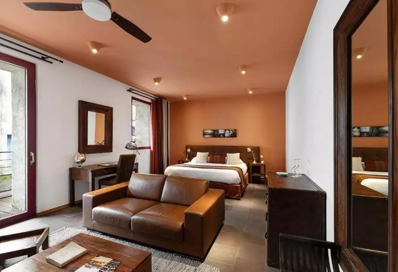 Junior Suite, Domaine Riberach   Restaurant étoilé   Spa   Piscine Naturelle   Vignoble Bio