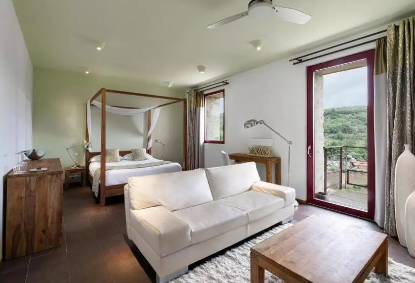 Junior Suite, Domaine Riberach   Restaurant étoilé   Spa   Piscine Naturelle   Vignoble Bio