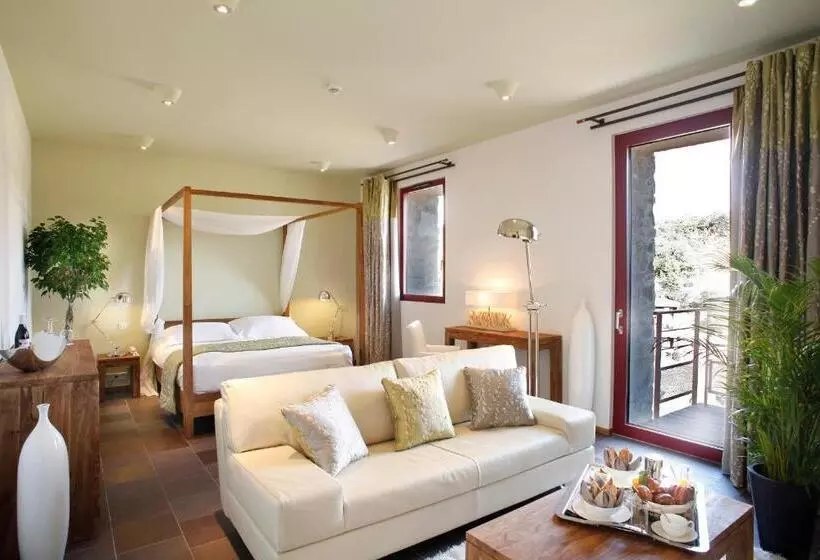 Junior Suite, Domaine Riberach   Restaurant étoilé   Spa   Piscine Naturelle   Vignoble Bio
