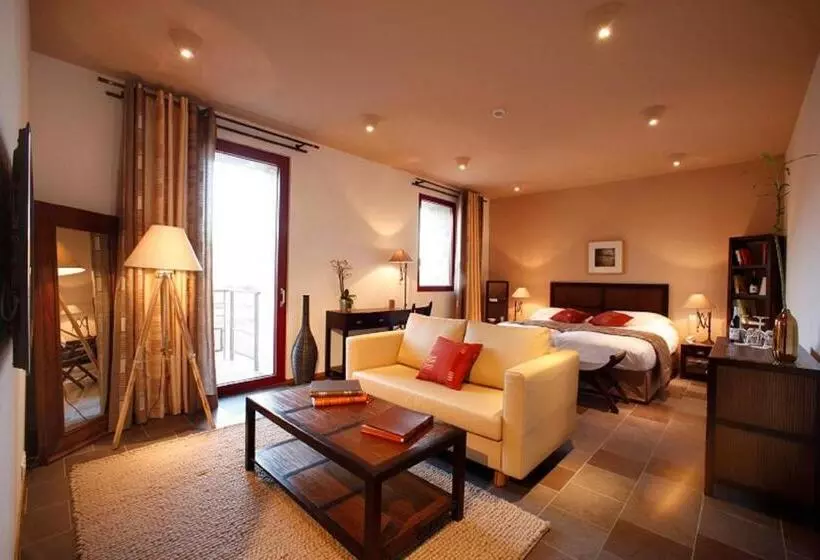 Junior Suite, Domaine Riberach   Restaurant étoilé   Spa   Piscine Naturelle   Vignoble Bio