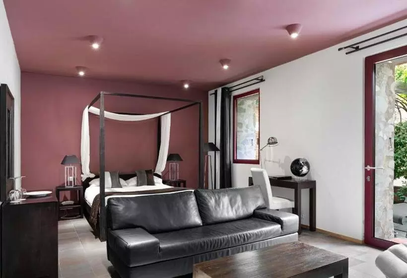 Junior Suite, Domaine Riberach   Restaurant étoilé   Spa   Piscine Naturelle   Vignoble Bio