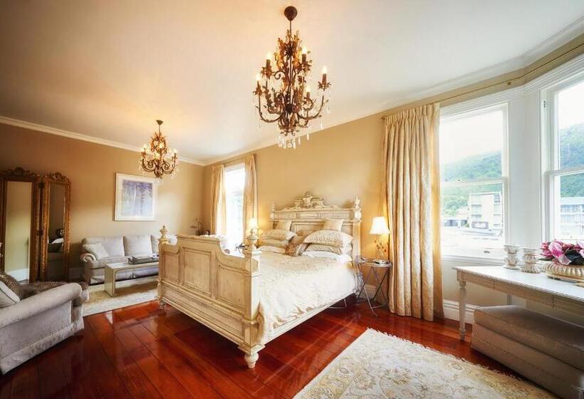 سوییت لوکس, Escape To Picton Boutique