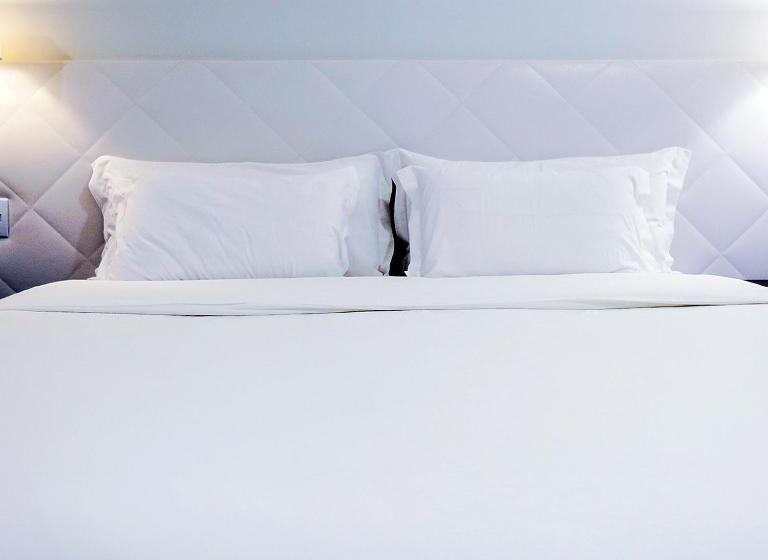 جناح, Fratele Business