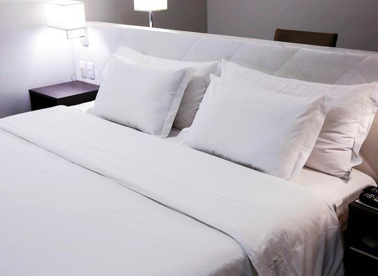 جناح ديلوكس, Fratele Business