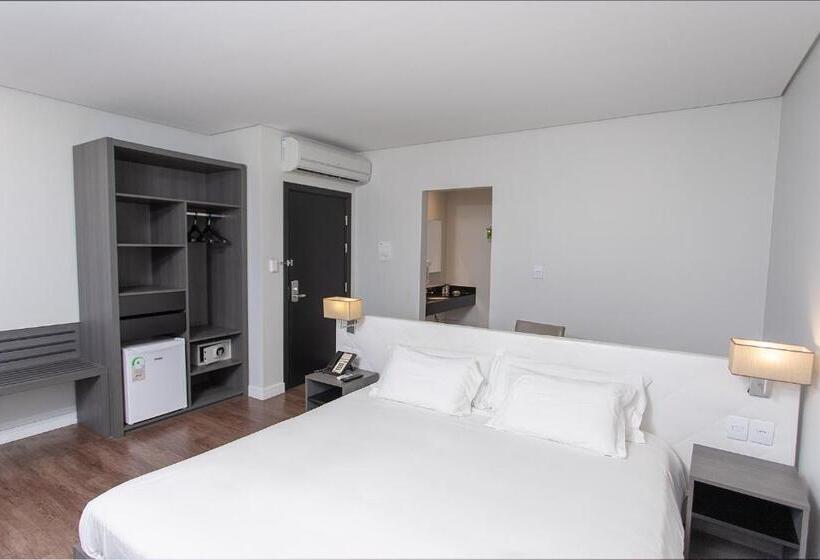 جناح ديلوكس, Fratele Business