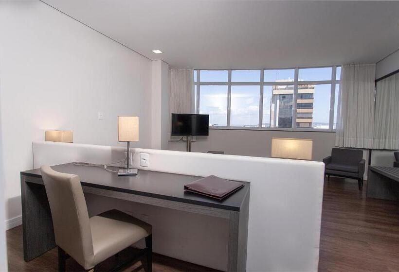 جناح ديلوكس, Fratele Business