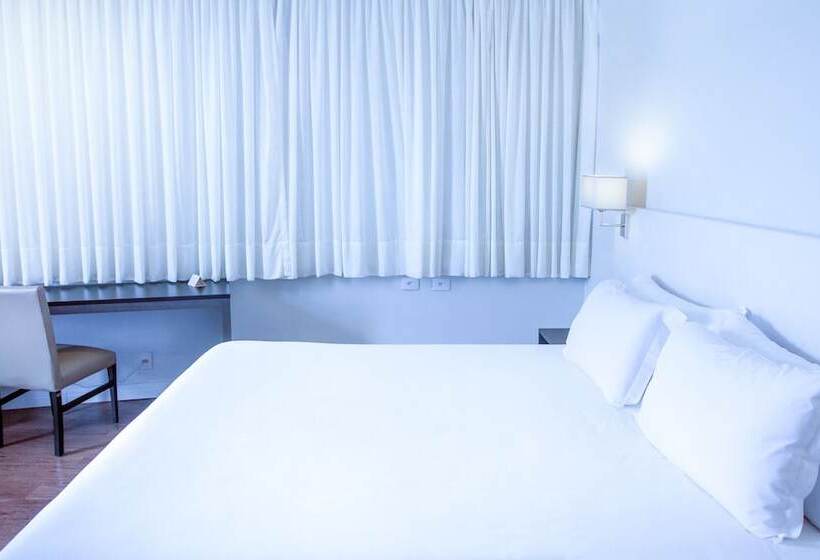 غرفة قياسية, Fratele Business