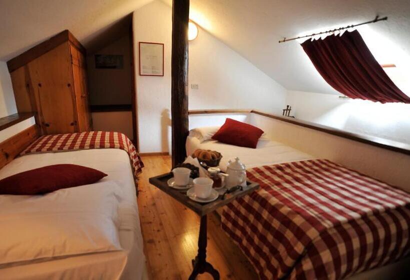 חדר לארבעה סטנדרטי עם מרפסת, La Grange Animal Chic