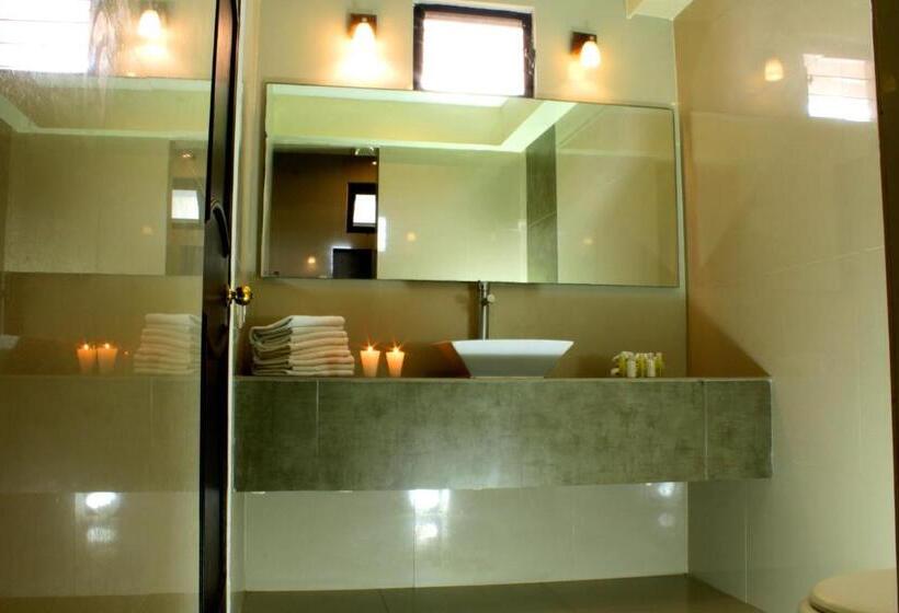 标准三人间, Nautilus