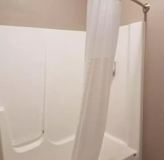キングサイズベッドのスイートルーム, Okoboji Inn & Suites