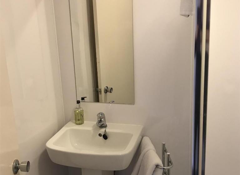 Четырехместный Номер Стандарт, Dorstan House