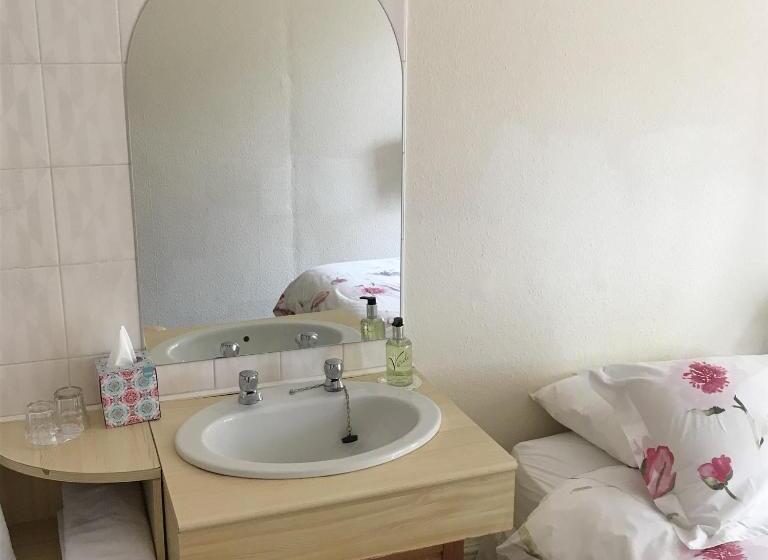 Четырехместный Номер Стандарт, Dorstan House