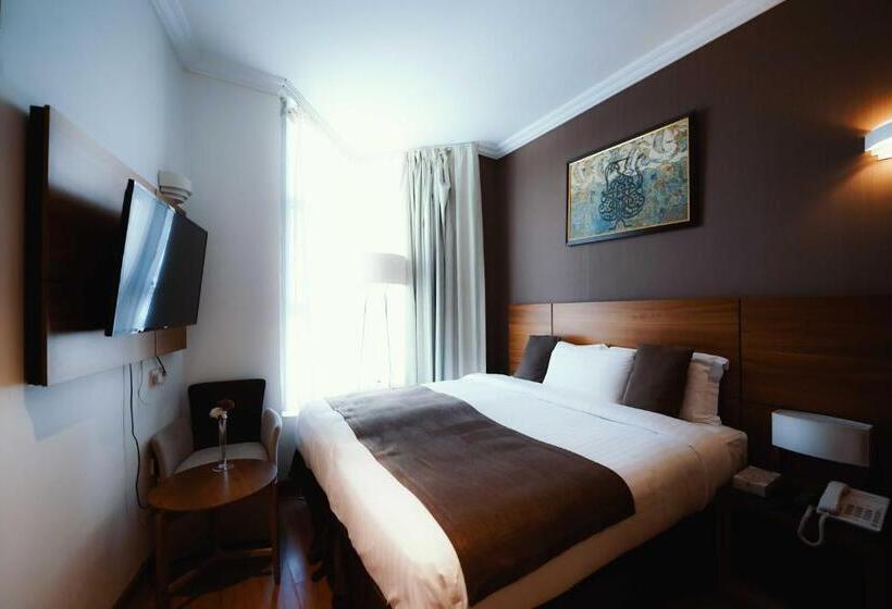 חדר דלוקס יחיד, Nour Al Thuria