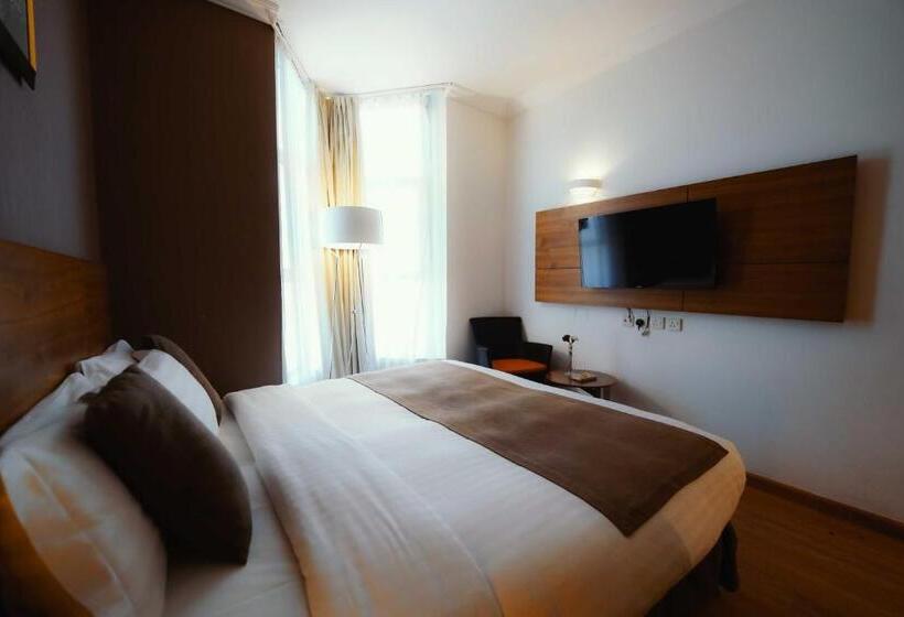 Quarto deluxe, Nour Al Thuria