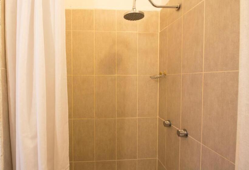 带大床的标准间, Punto 79