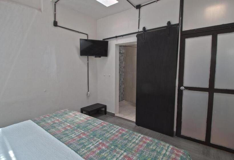 带大床的标准间, Punto 79