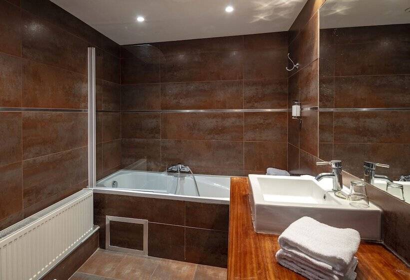 Номер Superior, Brueghel