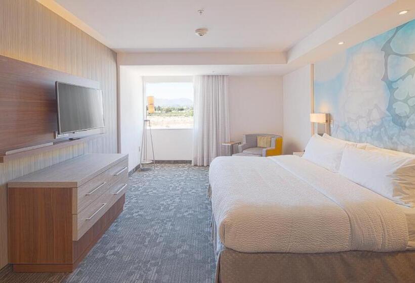 キングサイズベッドのスイートルーム, Courtyard By Marriott Saltillo