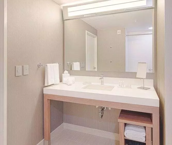 スイート, Courtyard By Marriott Saltillo