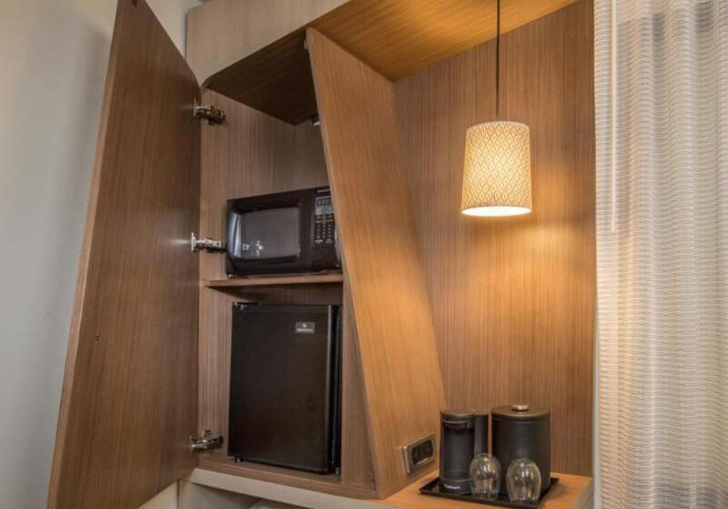 キングサイズベッドのスタンダードルーム, Courtyard By Marriott Saltillo