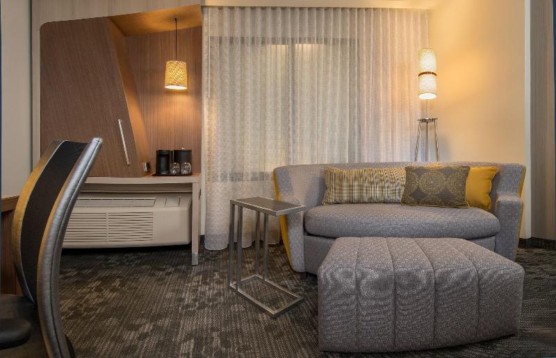 キングサイズベッドのスタンダードルーム, Courtyard By Marriott Saltillo