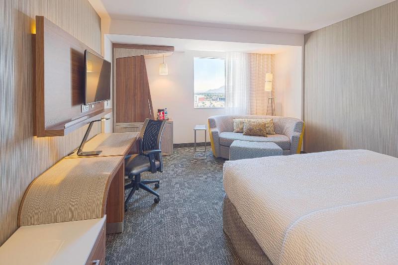 غرفة قياسية سرير كينج, Courtyard By Marriott Saltillo