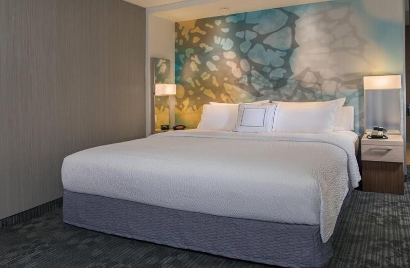 غرفة قياسية سرير كينج, Courtyard By Marriott Saltillo