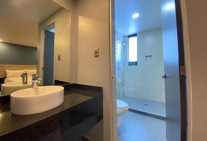 エコノミールーム, Estrella De Oriente