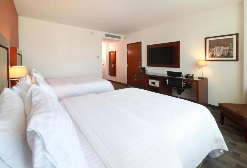 اتاق استاندارد, Holiday Inn & Suites Plaza Mayor, An Ihg