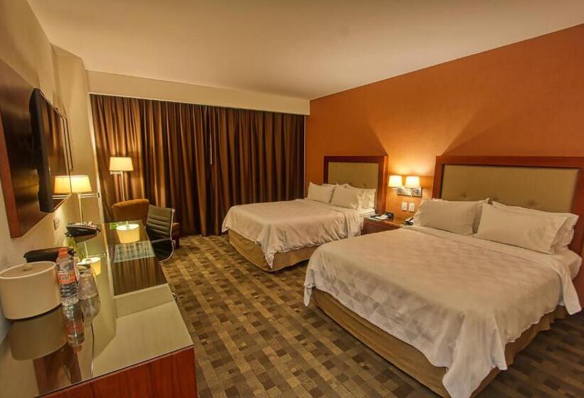 Quarto Estandar, Holiday Inn & Suites Plaza Mayor, An Ihg