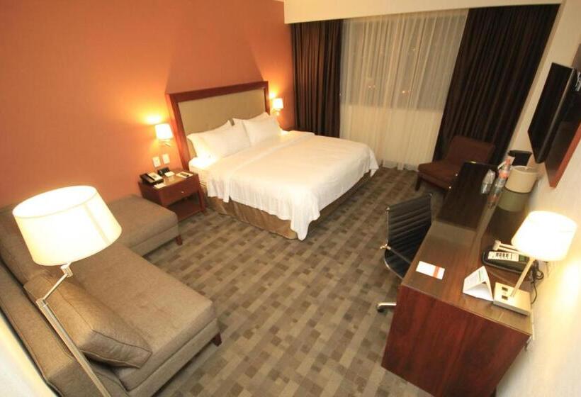 اتاق استاندارد با تخت بزرگ, Holiday Inn & Suites Plaza Mayor, An Ihg