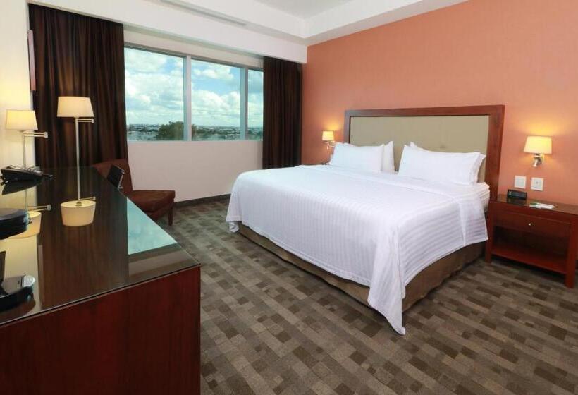اتاق استاندارد با تخت بزرگ, Holiday Inn & Suites Plaza Mayor, An Ihg