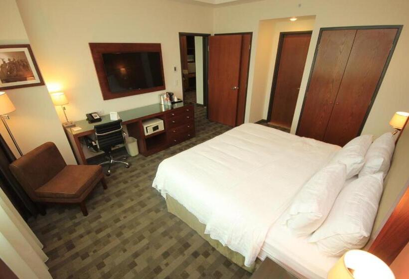 Quarto Estandar Cama King, Holiday Inn & Suites Plaza Mayor, An Ihg