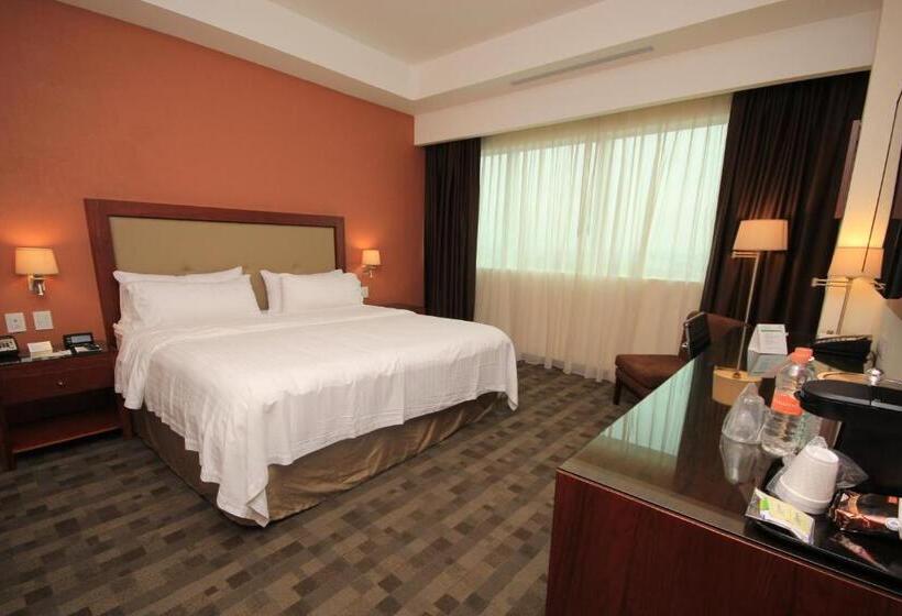 اتاق استاندارد با تخت بزرگ, Holiday Inn & Suites Plaza Mayor, An Ihg