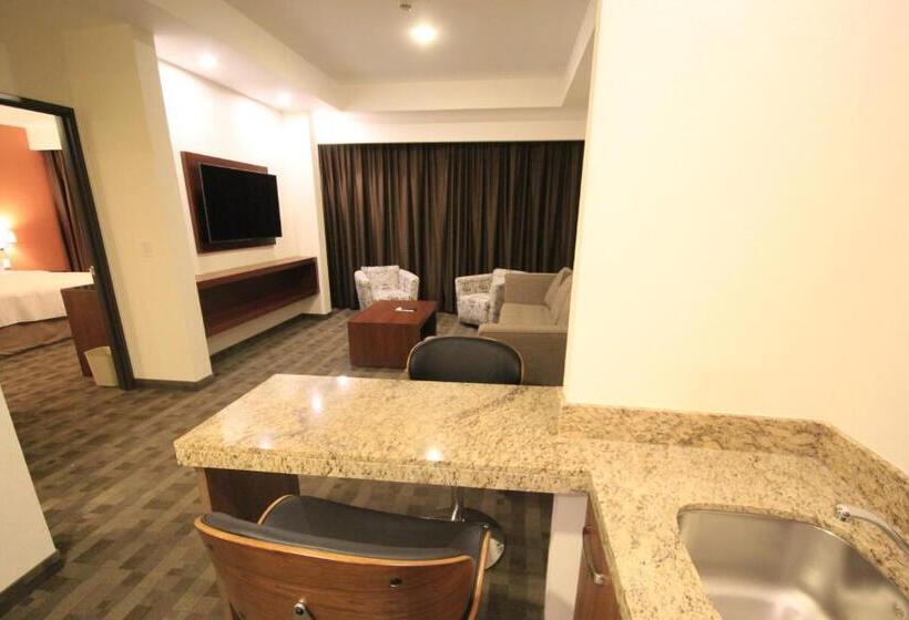 سوئیت با تخت بزرگ, Holiday Inn & Suites Plaza Mayor, An Ihg