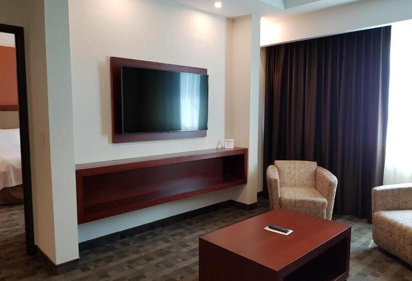 سوئیت با تخت بزرگ, Holiday Inn & Suites Plaza Mayor, An Ihg
