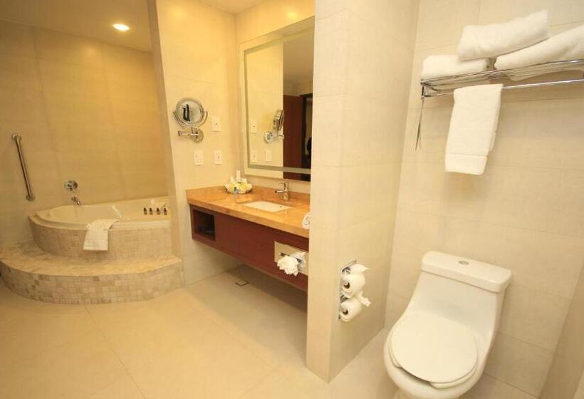 Suíte Cama King, Holiday Inn & Suites Plaza Mayor, An Ihg