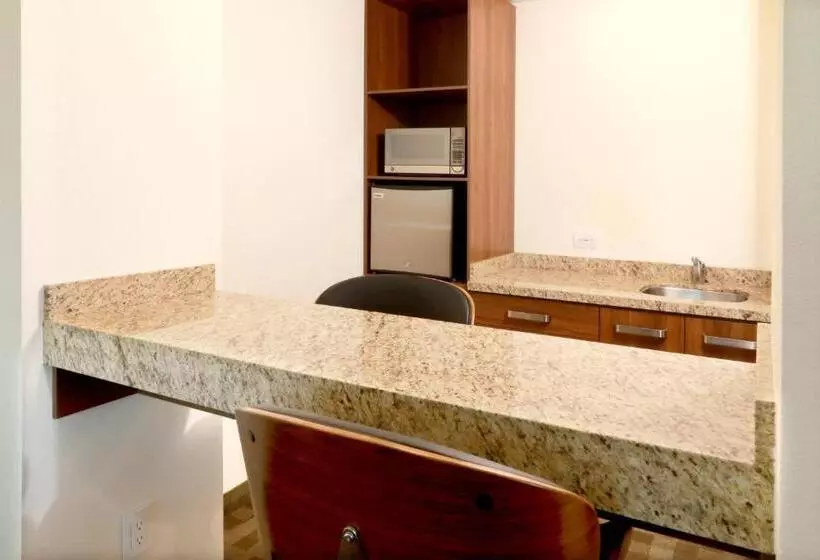 スイート, Holiday Inn & Suites Plaza Mayor, An Ihg