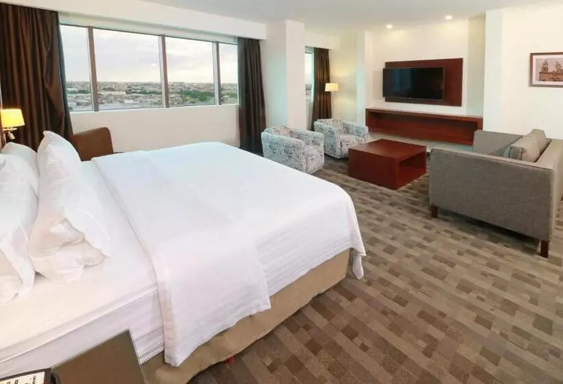 スイート, Holiday Inn & Suites Plaza Mayor, An Ihg