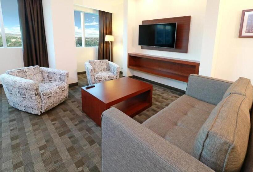 سوییت, Holiday Inn & Suites Plaza Mayor, An Ihg