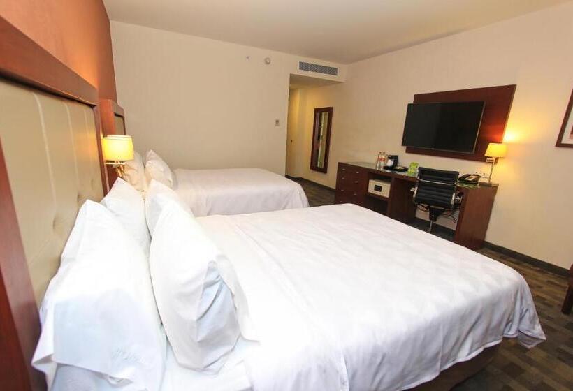 اتاق استاندارد, Holiday Inn & Suites Plaza Mayor, An Ihg