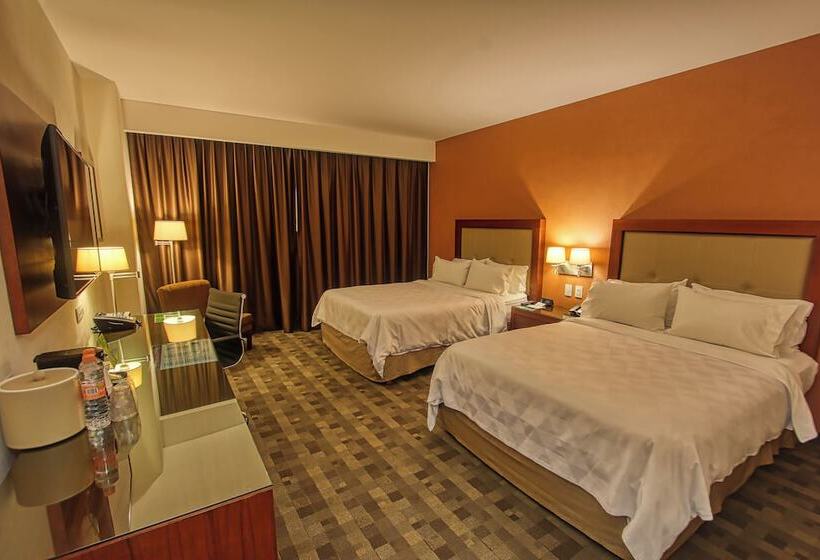 اتاق استاندارد, Holiday Inn & Suites Plaza Mayor, An Ihg