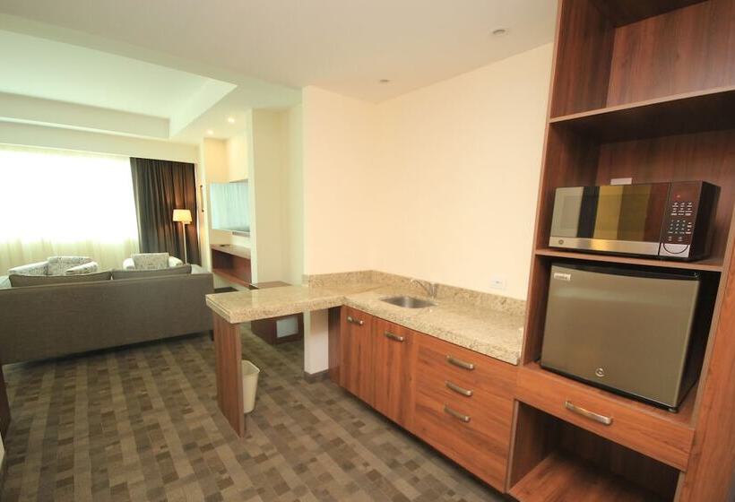 سوییت, Holiday Inn & Suites Plaza Mayor, An Ihg