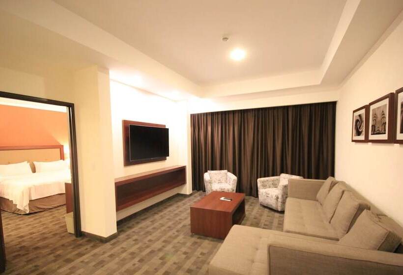 سوییت, Holiday Inn & Suites Plaza Mayor, An Ihg