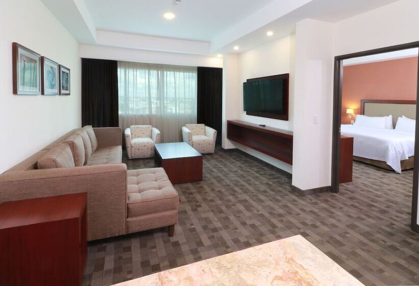 سوییت, Holiday Inn & Suites Plaza Mayor, An Ihg