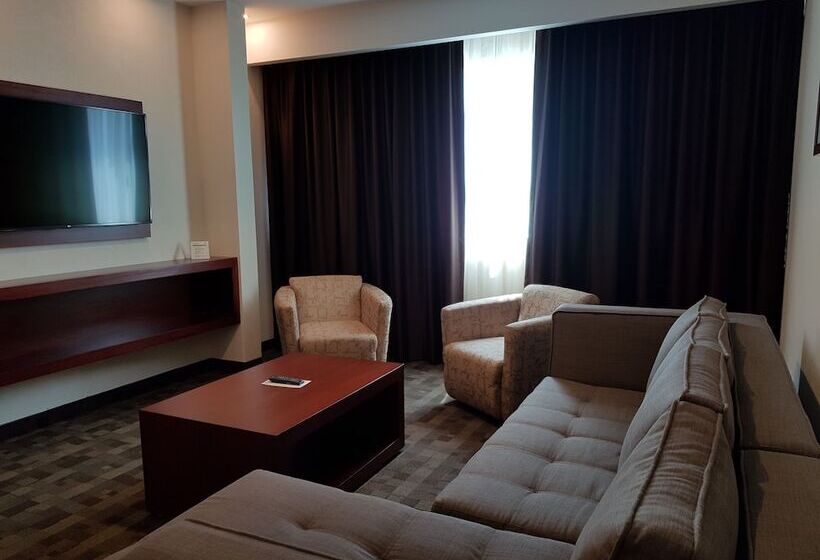 سوییت, Holiday Inn & Suites Plaza Mayor, An Ihg