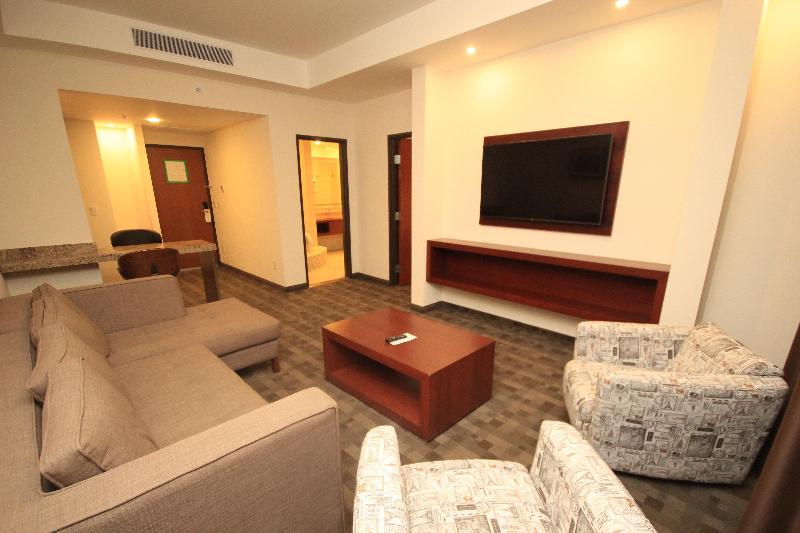 سوئیت با تخت بزرگ, Holiday Inn & Suites Plaza Mayor, An Ihg